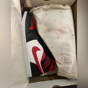 Brand new size 9.5 Air Jordan 1 Retro Mid